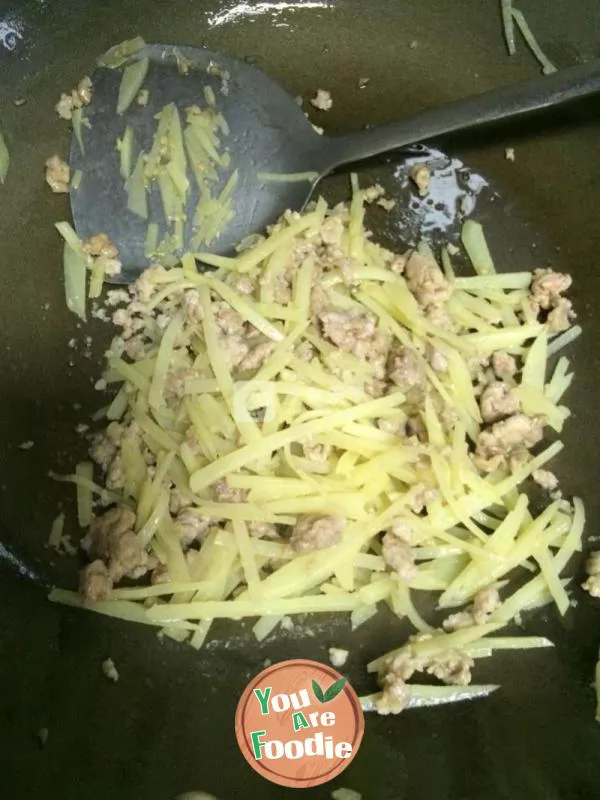 Shredded potato with minced meat