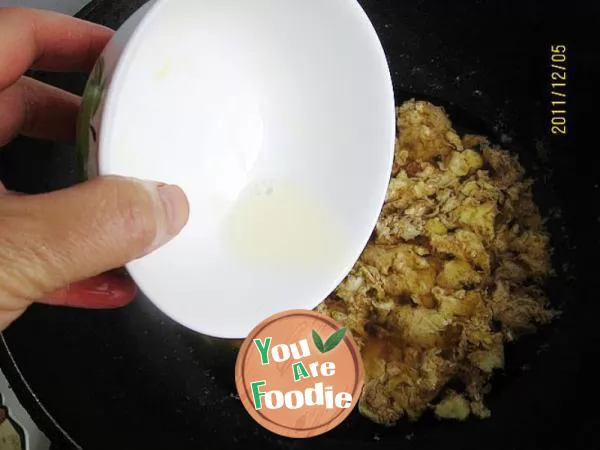 Hot and sour egg soup