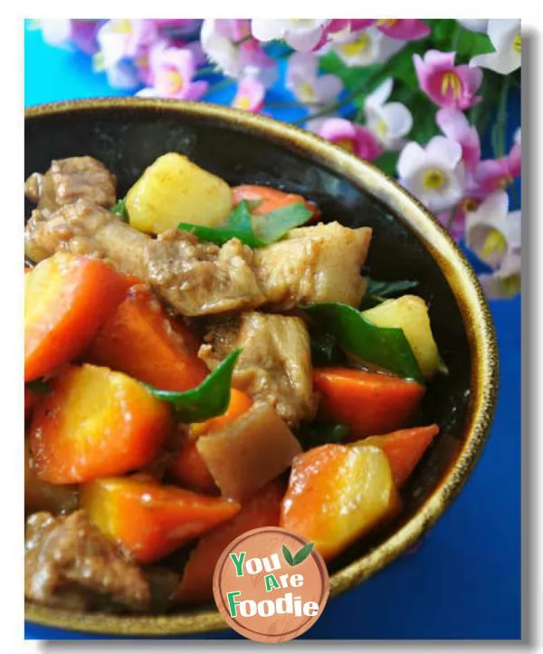 Braised pork with colorful vegetables