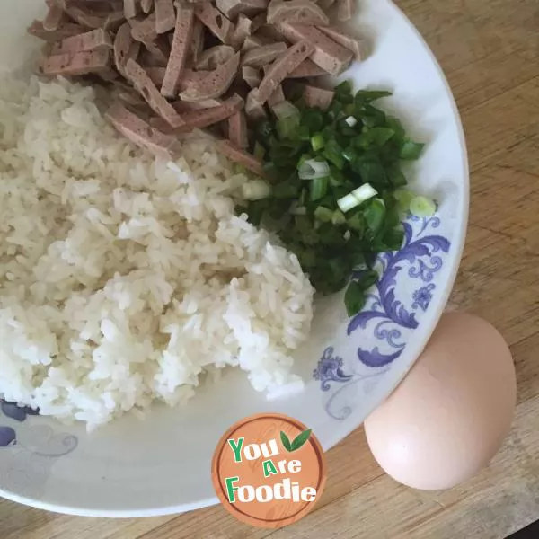 Fried rice with beef balls and eggs