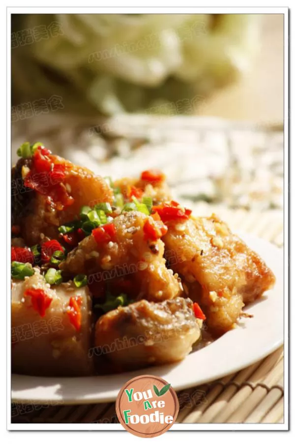 Appetizers for delicious meals ---------- fish with bean jelly and chopped peppers