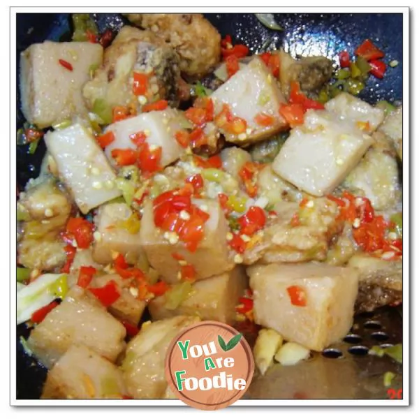 Appetizers for delicious meals ---------- fish with bean jelly and chopped peppers