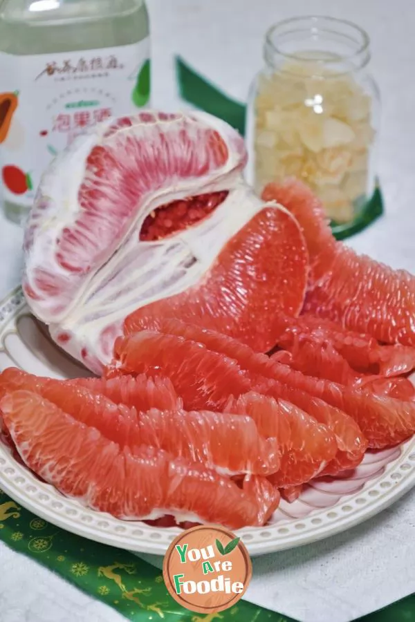 The method of making grapefruit wine is rich in vitamins and tastes delicious