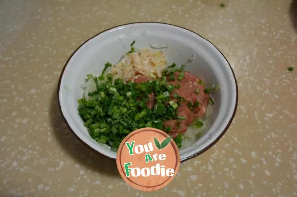 Dumplings stuffed with pork and white gourd