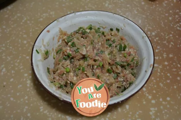 Dumplings stuffed with pork and white gourd