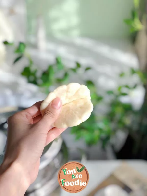 Lotus-Leaf-Shaped Pancake