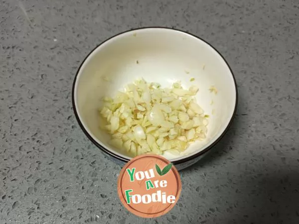 Stir-fried cabbage, noodles and shredded pork