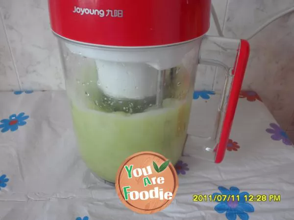 Tempting cucumber juice