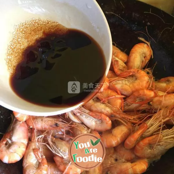 Fried shrimp in oil