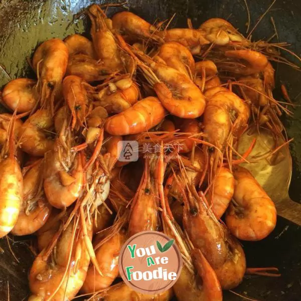 Fried shrimp in oil