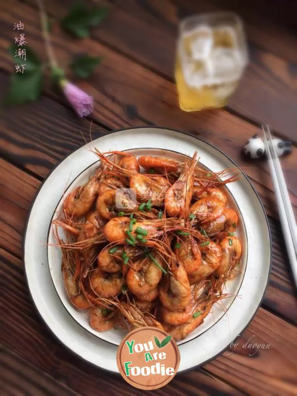 Fried shrimp in oil