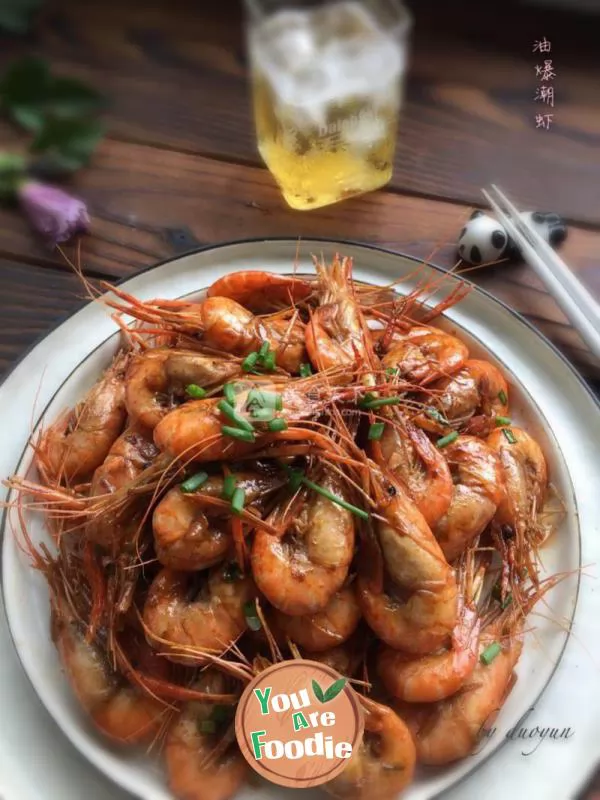 Fried shrimp in oil