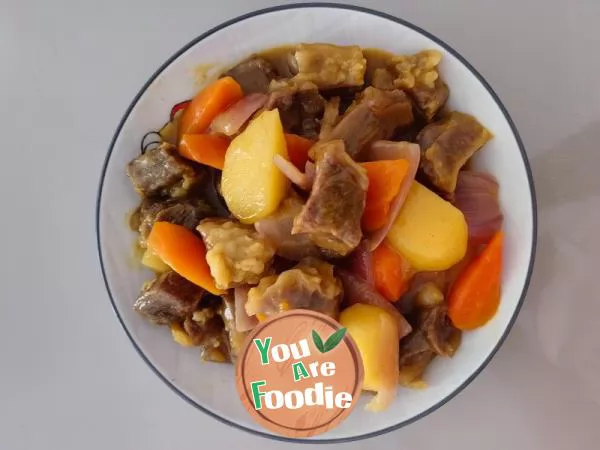 Curry-beef,-potatoes,-carrots