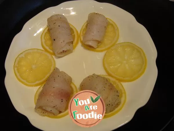 Steamed fish with lemon