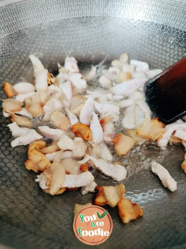 Fried pork with diced lotus root