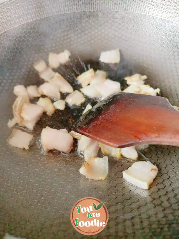 Fried pork with diced lotus root