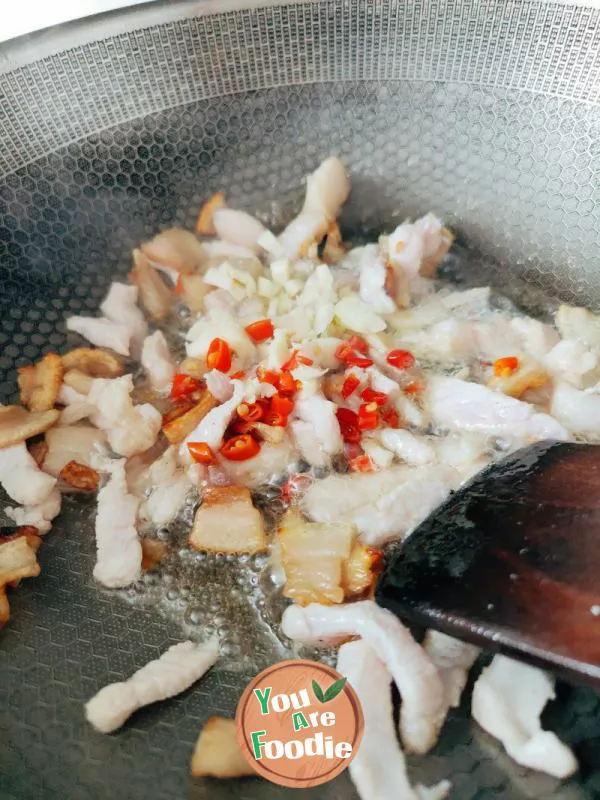 Fried pork with diced lotus root