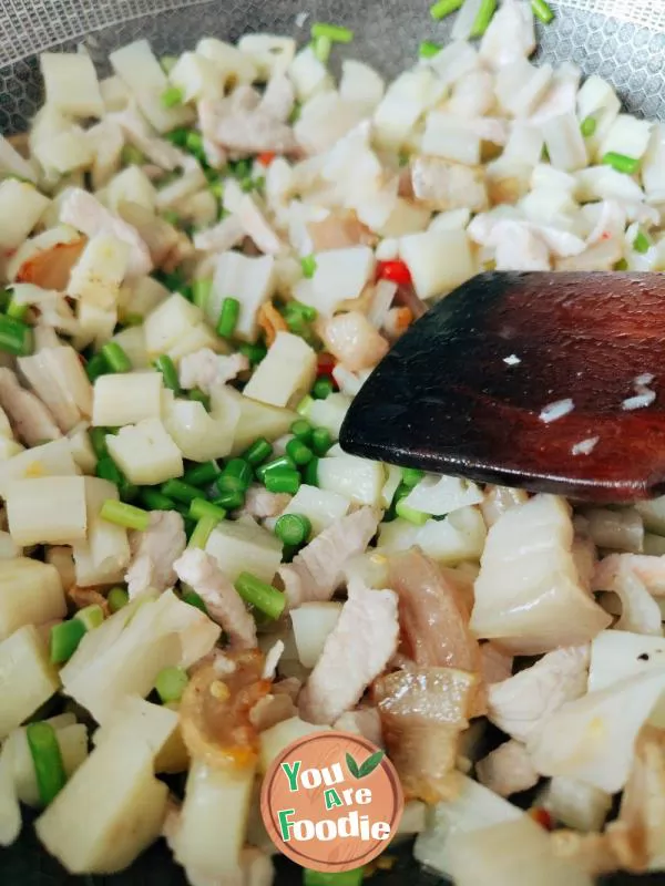 Fried pork with diced lotus root