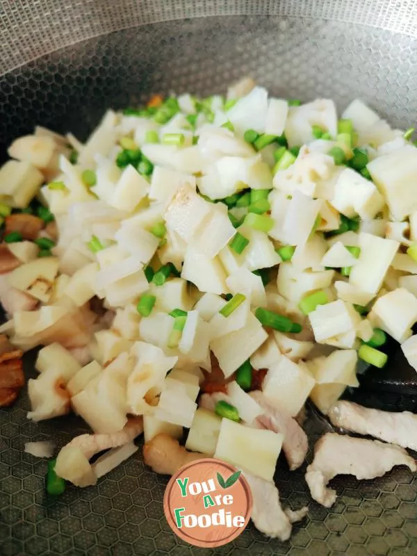 Fried pork with diced lotus root