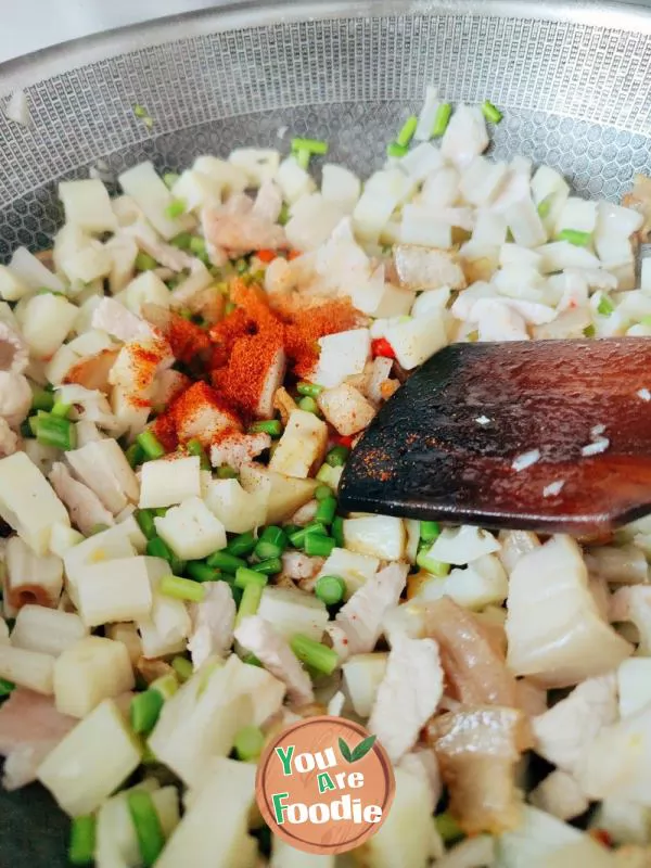 Fried pork with diced lotus root