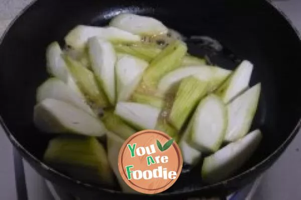 Towel gourd and fried dough sticks soup