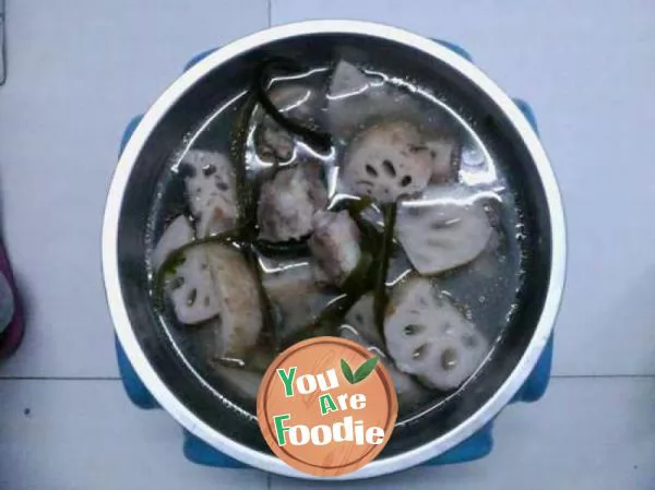 Lotus root and kelp spareribs soup