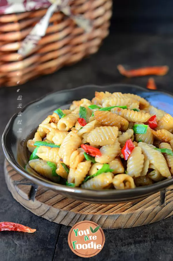 Fried-spiral-naked-oats-noodles