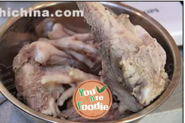 Beauty and calcium supplement, warm up in winter --- big bone radish soup