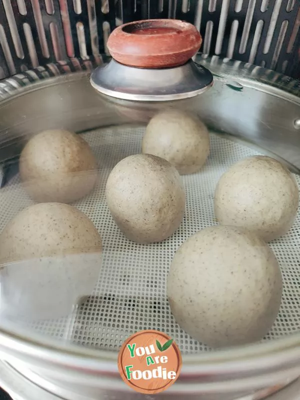 Steamed bread with buckwheat