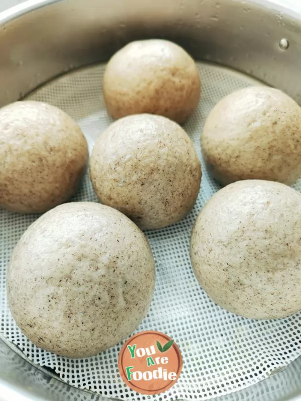 Steamed bread with buckwheat