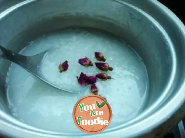 Nourishing rose porridge