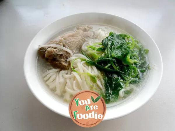 Noodles-with-pork-ribs-and-cabbage