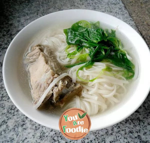 Noodles with pork ribs and cabbage