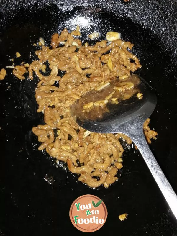 Shredded pork with green pepper and pickles