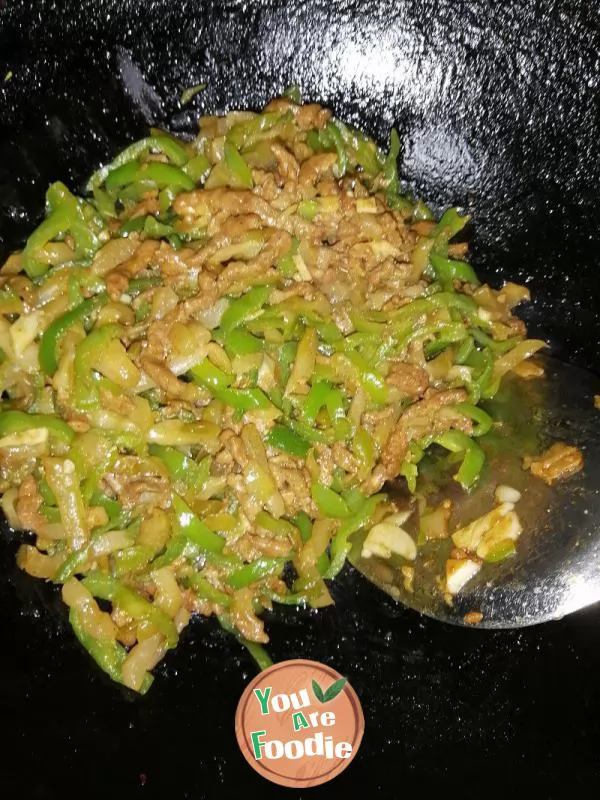 Shredded pork with green pepper and pickles