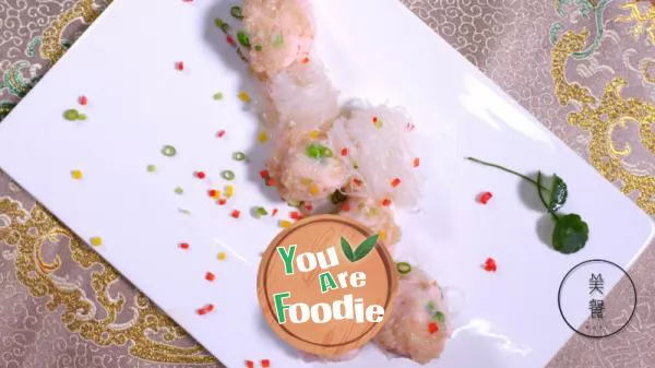 Steamed shrimp balls with minced garlic and vermicelli