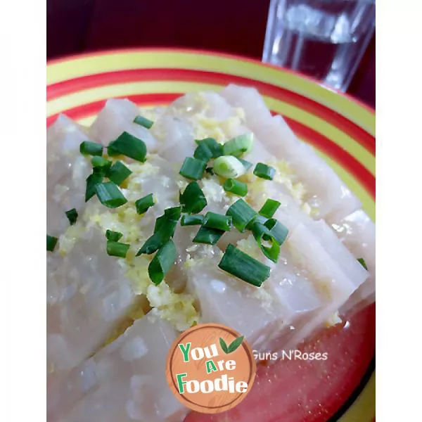 Crystal skin jelly with garlic and ginger juice