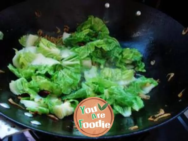 Fried cabbage with wild shrimp skin