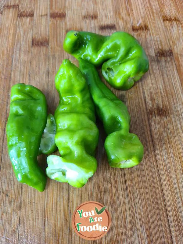 Fried chicken breast with green pepper