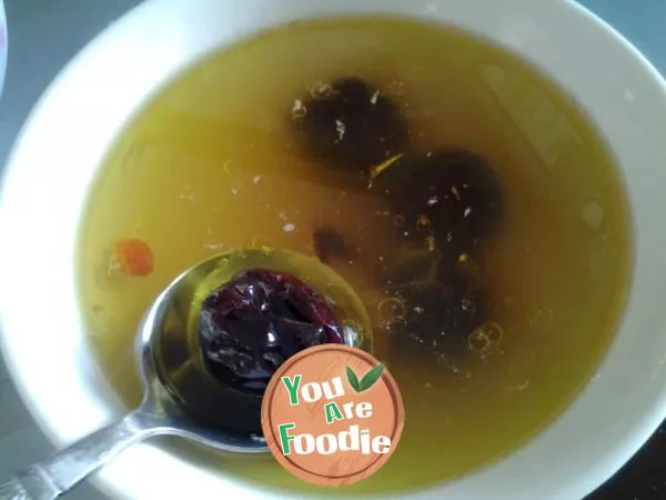 Super simple and delicious red dates, medlar and black chicken soup