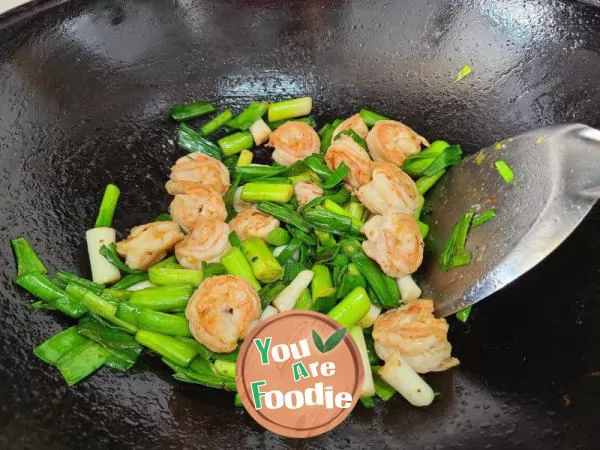 Stir fried shrimp with garlic sprouts