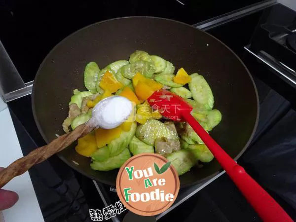 Fried towel gourd with sliced meat