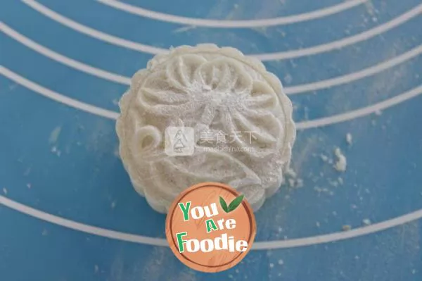 Cantonese iced moon cake