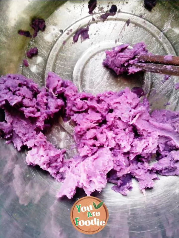 Pictographic eggplant steamed bread