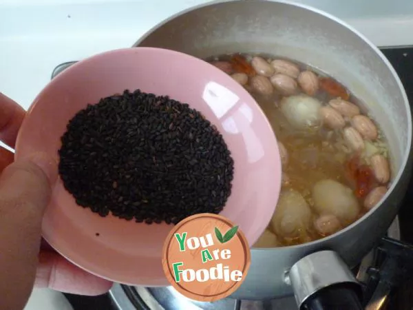 [boiled quail eggs with peanuts and black sesame seeds] make your eyes brighter