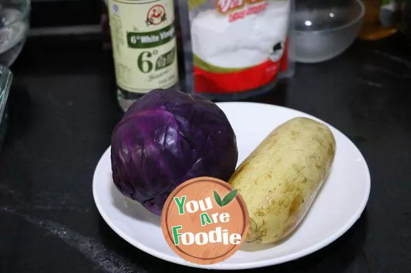 A cool and sour summer dish -- Rouge lotus root