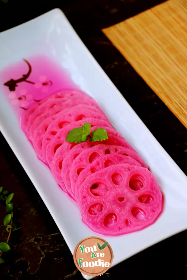 A cool and sour summer dish -- Rouge lotus root