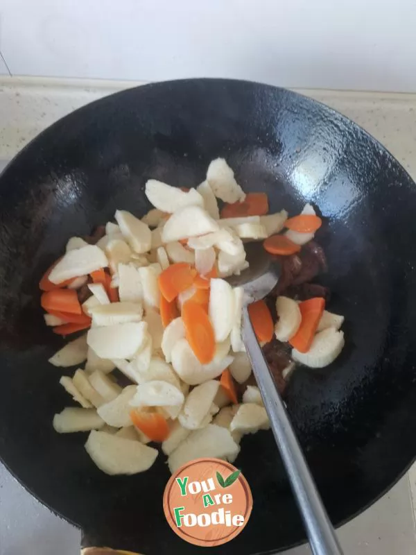 Stir-fried pork with bamboo shoots