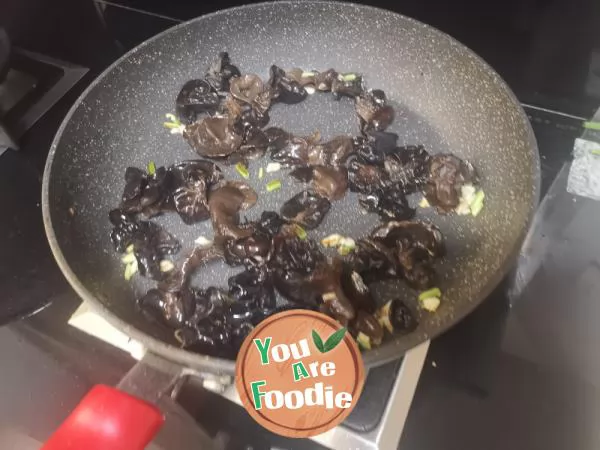 Braised bean skin with agaric