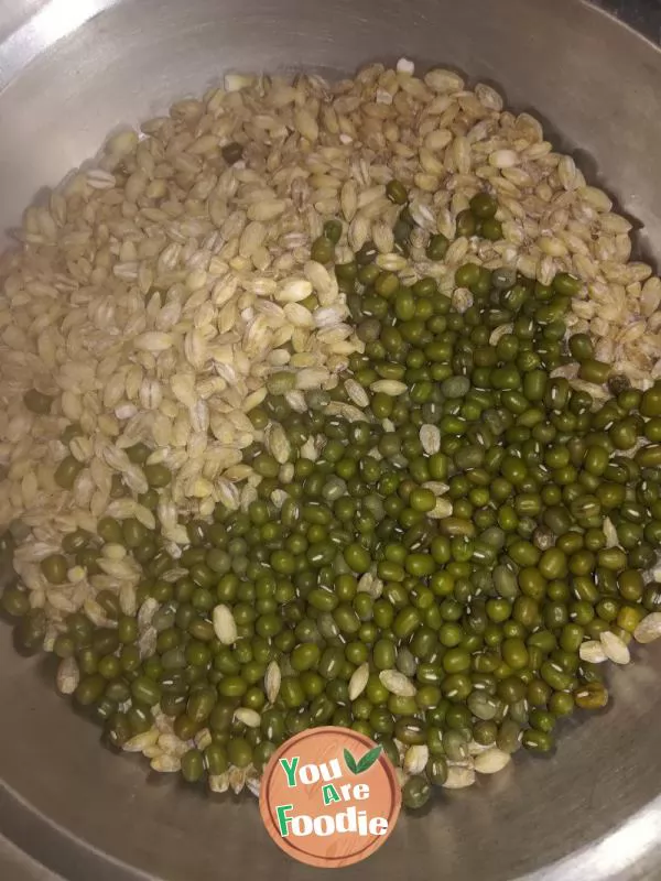 Congee with Wheat Kernel and Mung Bean